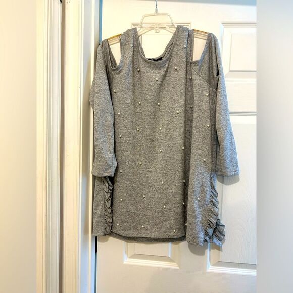 Lane Bryant Gray Cold Shoulder Sweater with Pearl Details Size 18/20 NWT - Picture 1 of 7